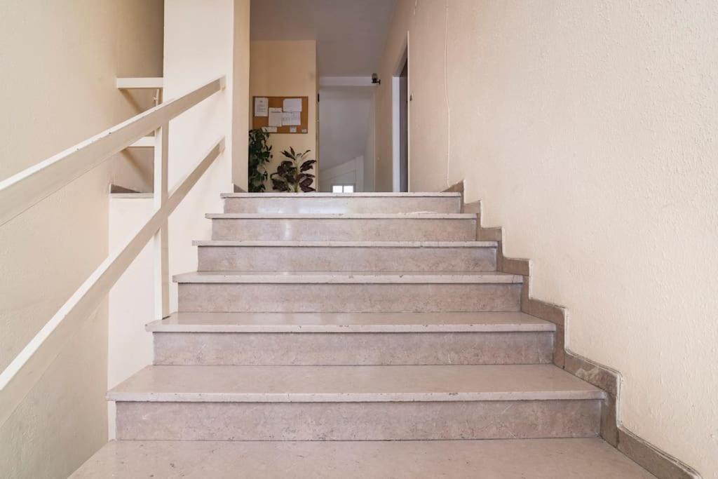 Top Floor Apartment At Petrolona With Big Balcony Atenas Exterior foto