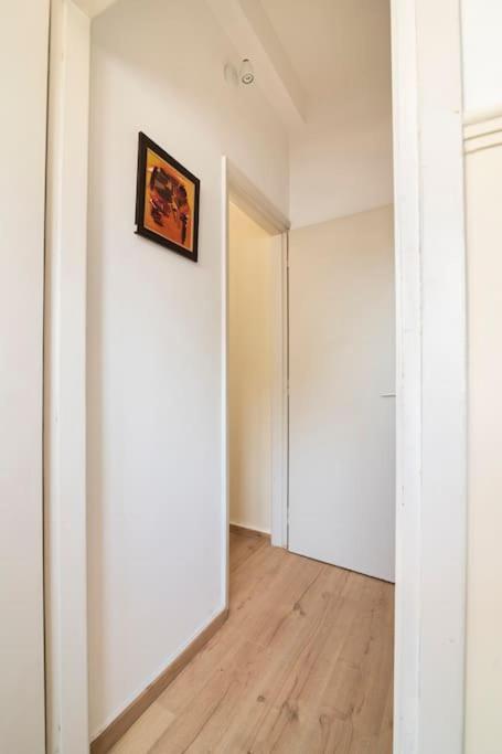 Top Floor Apartment At Petrolona With Big Balcony Atenas Exterior foto