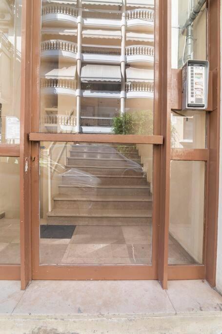 Top Floor Apartment At Petrolona With Big Balcony Atenas Exterior foto