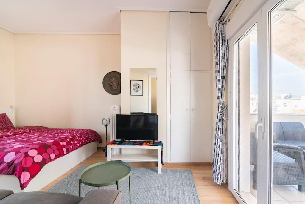 Top Floor Apartment At Petrolona With Big Balcony Atenas Exterior foto