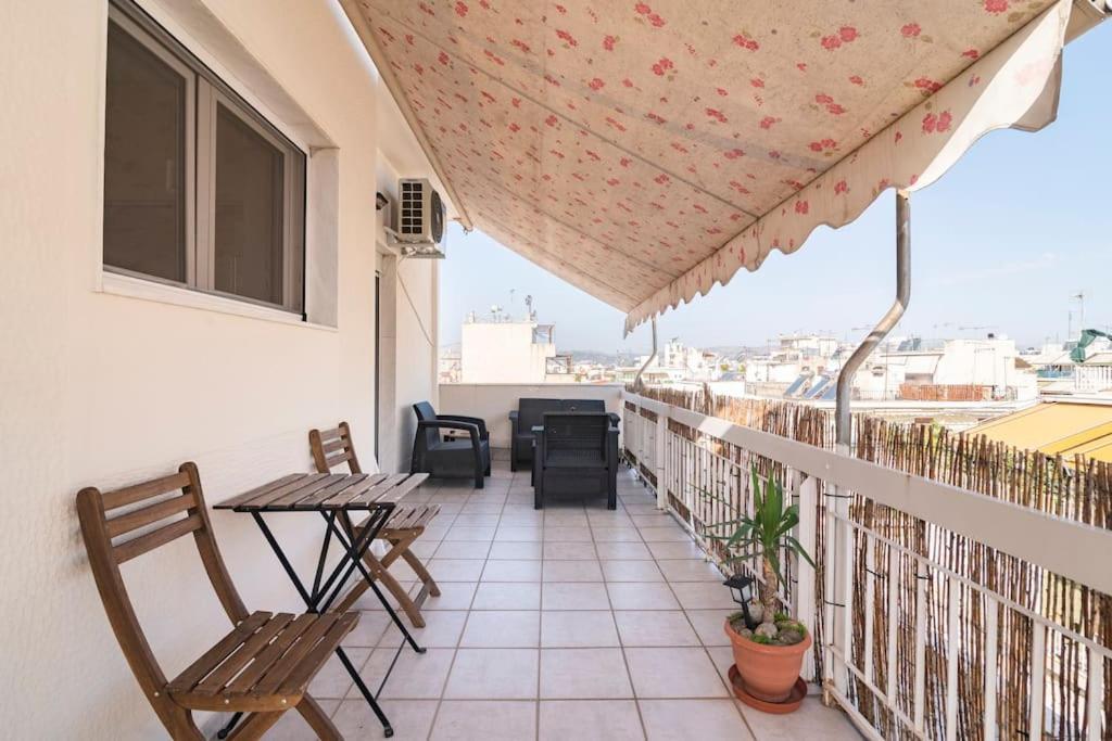 Top Floor Apartment At Petrolona With Big Balcony Atenas Exterior foto